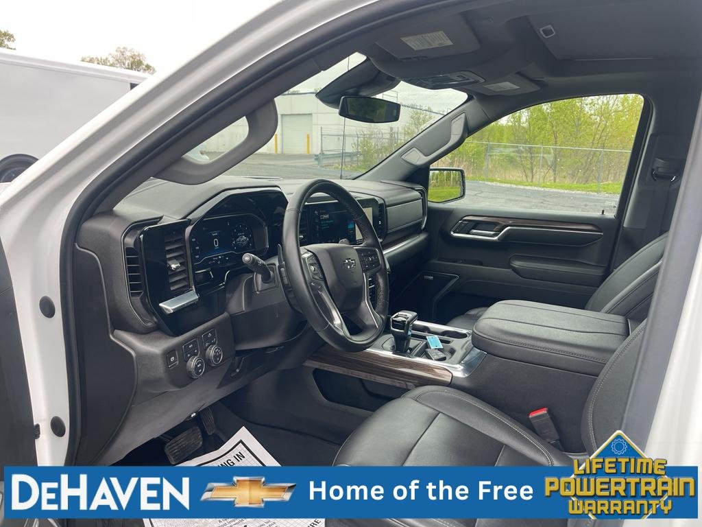 Used 2024 Summit White Chevrolet RST image 11