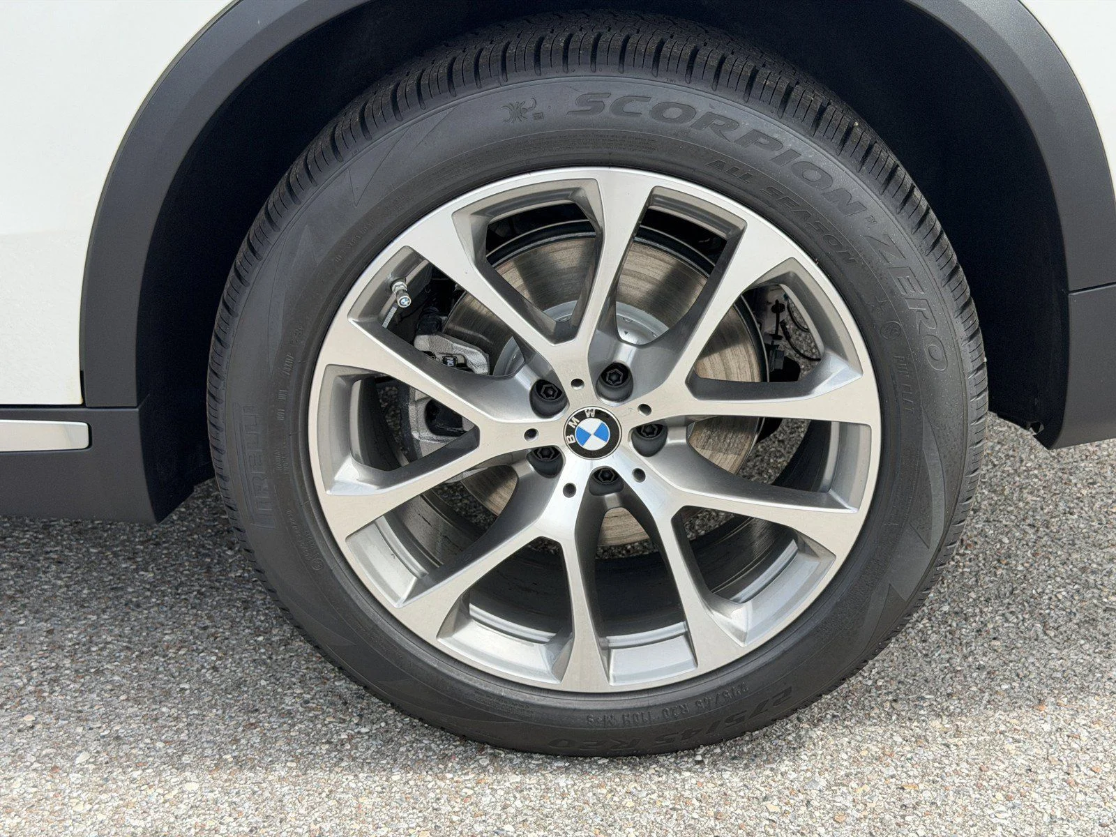 New 2026 Mineral White Metallic BMW sDrive40i image 11