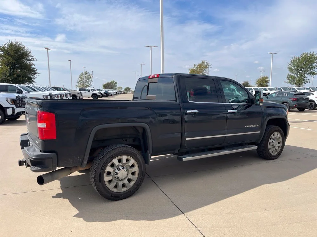 Used 2016 ONYX BLACK GMC Denali image 5
