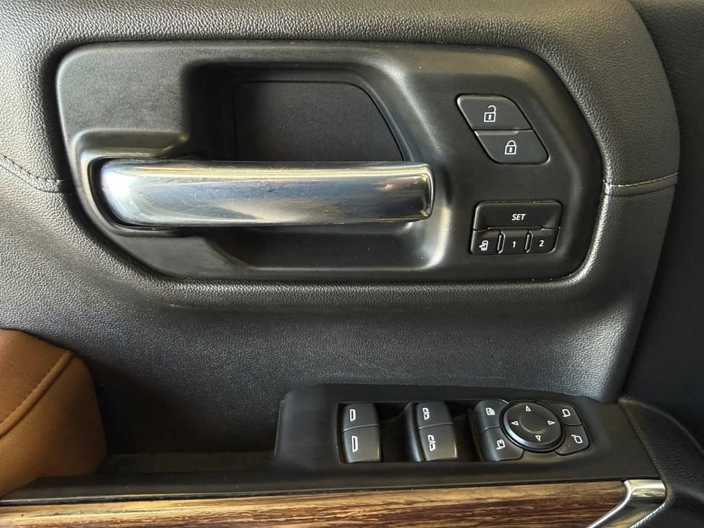 Used 2021 IRIDESCENT PEARL TRICOAT Chevrolet High Country image 32