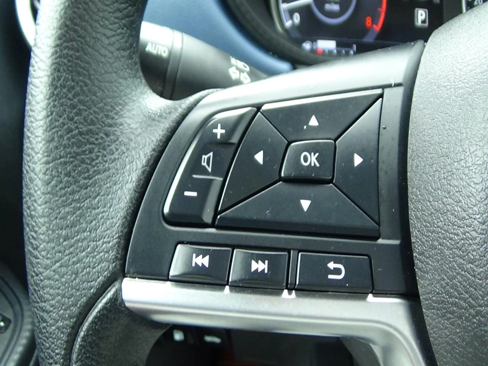Used 2025 Super Black (kh3) Nissan SV image 19