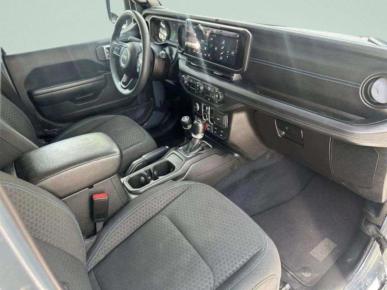 Used 2024 Anvil Clear Coat Jeep Rubicon image 17