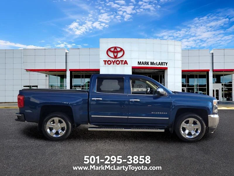 Used 2018 Deep Ocean Blue CHEVROLET 4WD CREW CAB 143.5" LTZ W/1LZ image 6