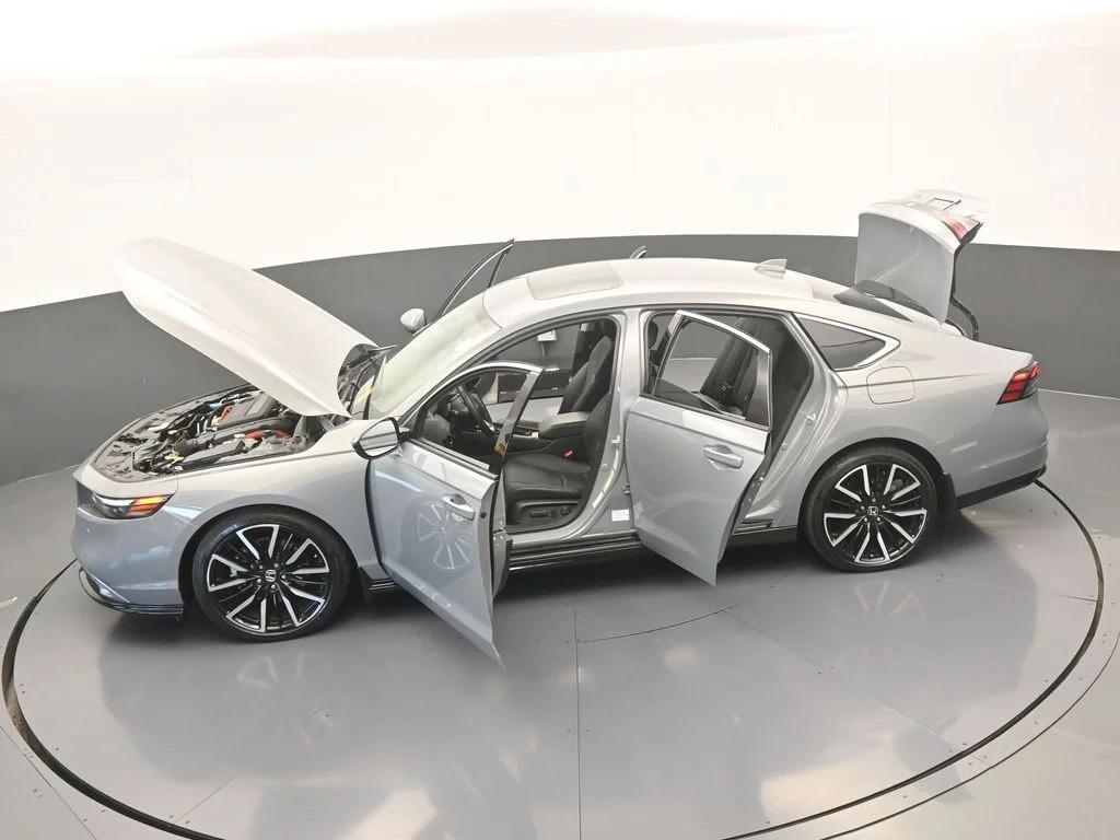 Used 2024 Solar Silver Metallic Honda Touring image 62