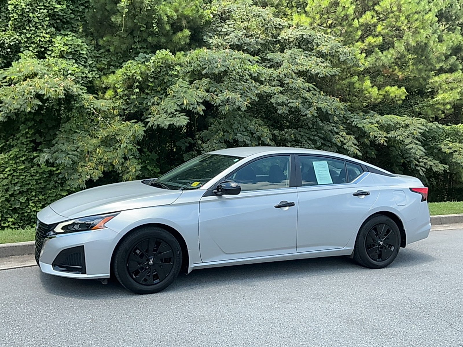 Used 2023 Brilliant Silver Metallic Nissan S FWD image 4