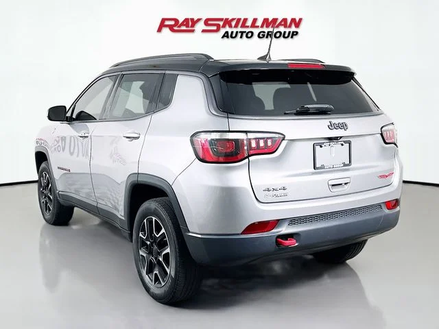 Used 2019 Silver Jeep Trailhawk image 5