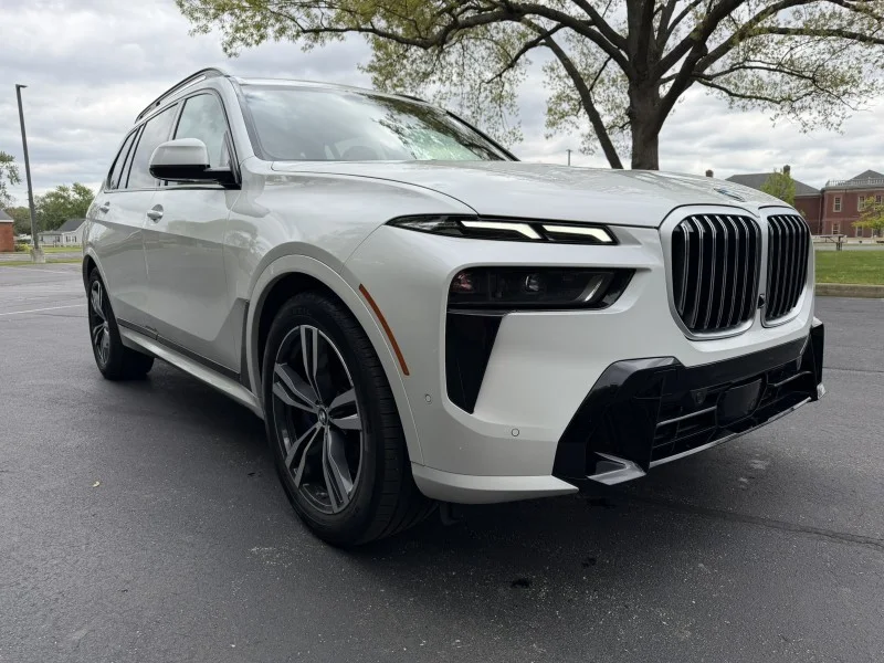 2023 BMW X7 xDrive40i's photo