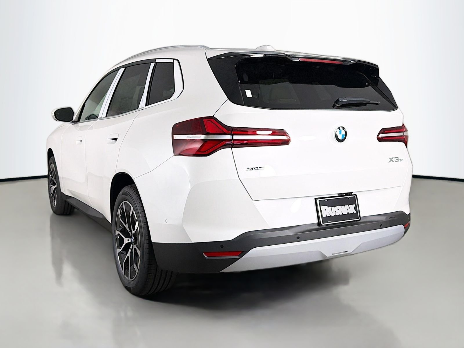 New 2026 Mineral White Metallic BMW 30 xDrive image 5