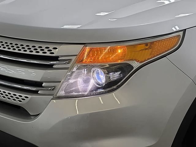 Used 2011 Silver Ford Limited image 30