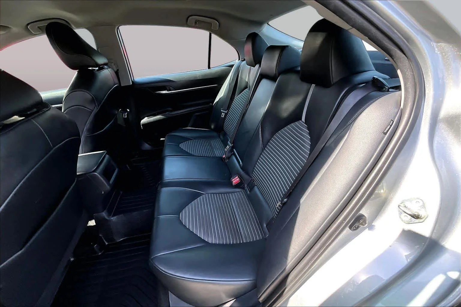 Used 2020 Celestial Silver Metallic Toyota SE image 19