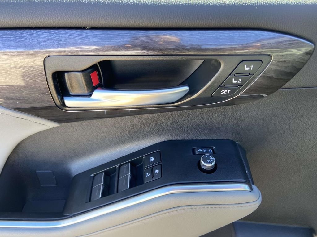 2026 Toyota Highlander Platinum - Photo 15