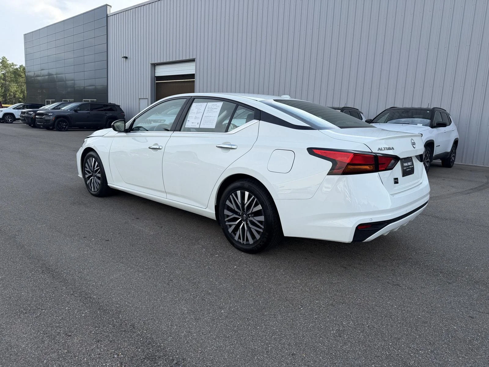 Used 2025 Glacier White Nissan SV image 4
