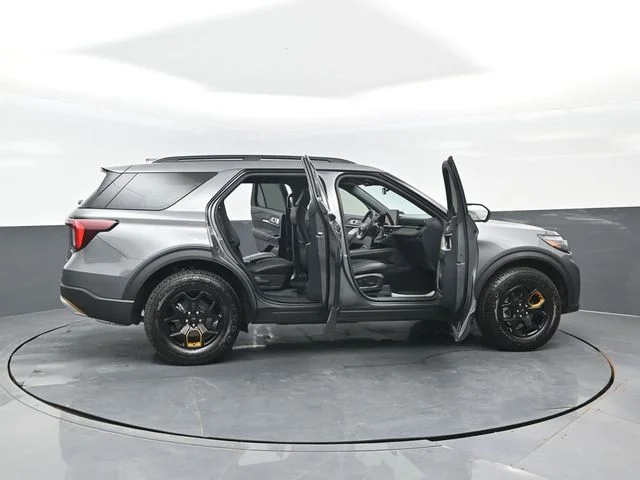 New 2026 Carbonized Gray Metallic Ford Tremor® image 29
