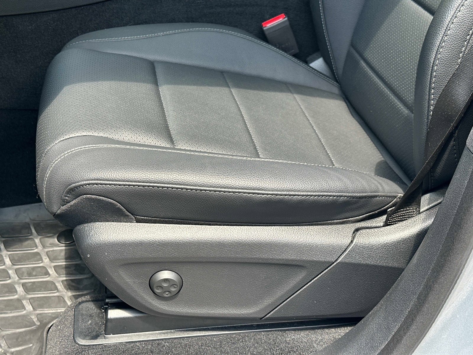 Certified Used 2025 Cirrus Silver Metallic Mercedes-Benz GLE 350 image 17