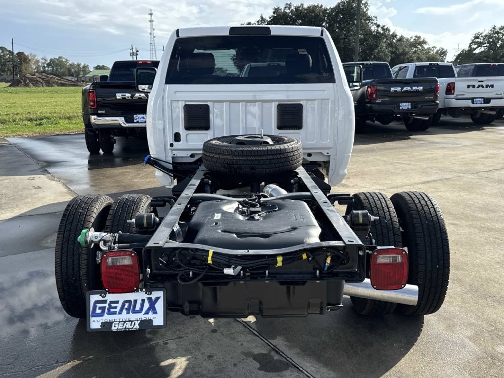 2026 RAM 3500 Chassis Tradesman - Photo 12