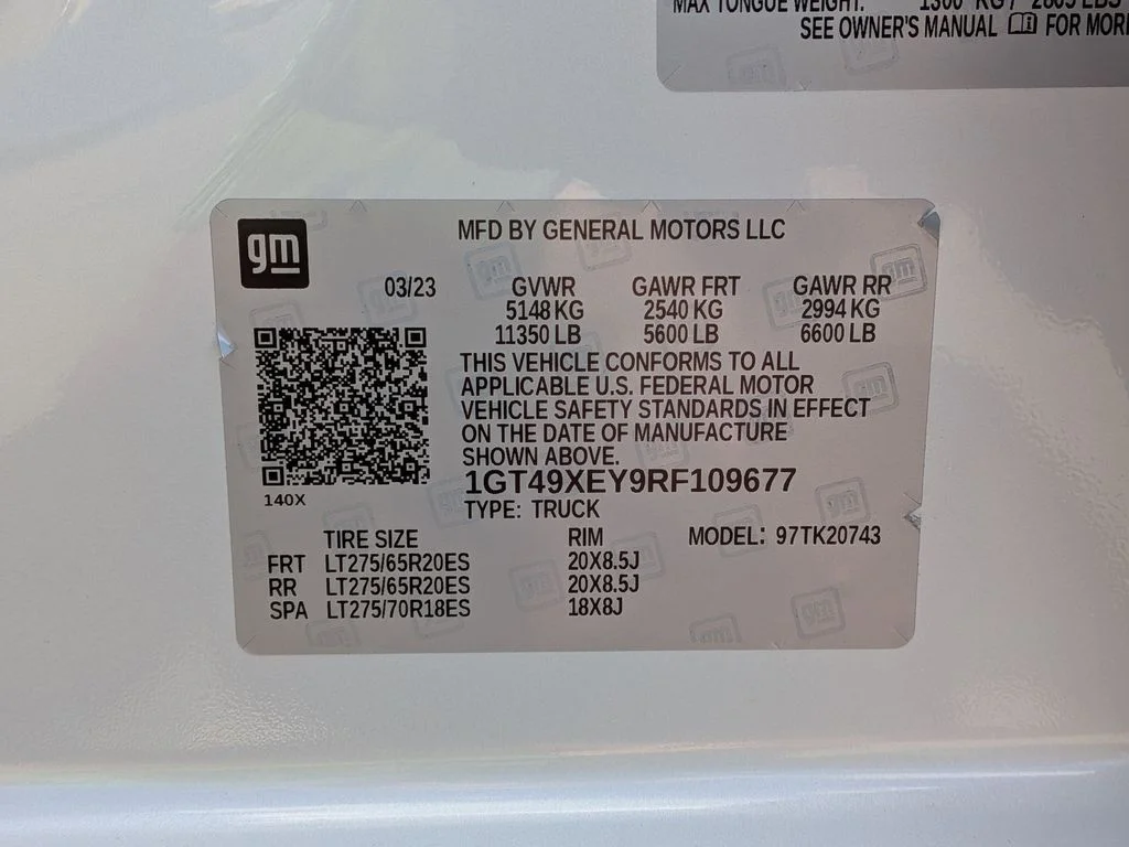 Used 2024 White Frost Tricoat GMC Denali Ultimate image 26