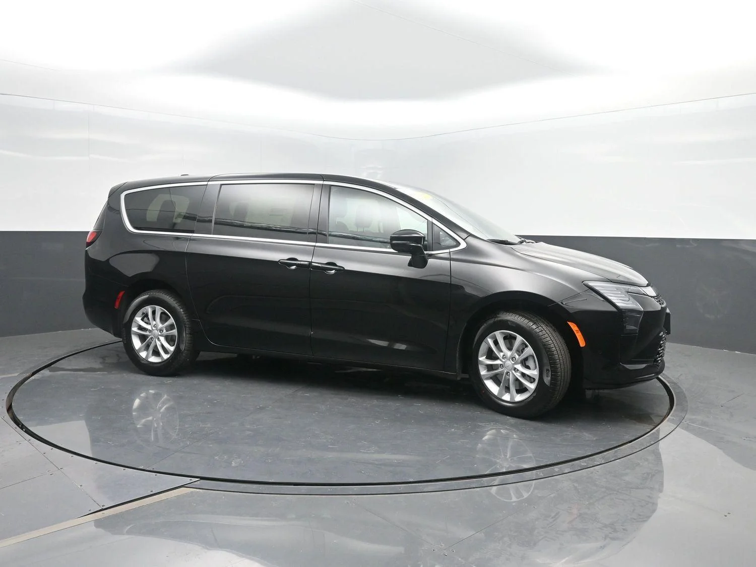 New 2027 Diamond Black Crystal Pearl-Coat Exterior Paint Chrysler Select image 3