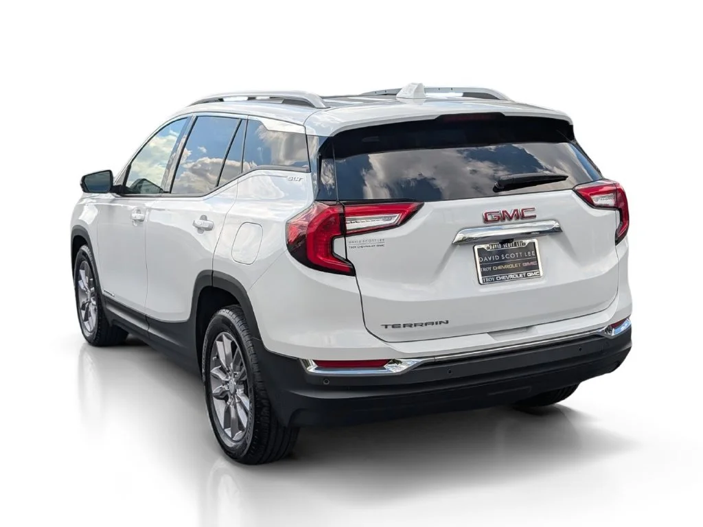 Used 2023 SUMMIT WHITE GMC SLT image 9
