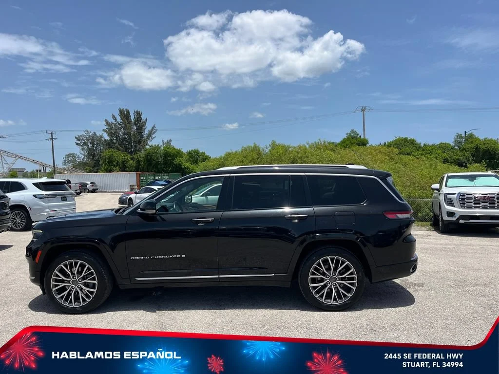 Used 2021 Black Jeep Summit Reserve 4x4 image 4