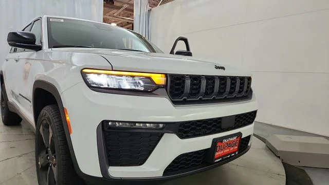New 2026 Bright White Clear-Coat Exterior Paint Jeep Limited image 16