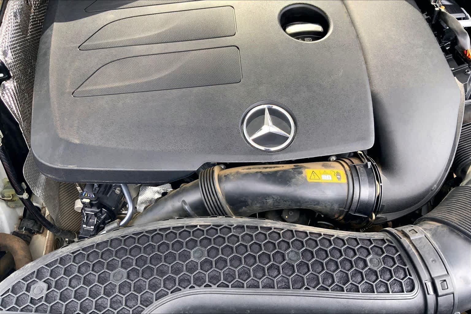Used 2020 designo Diamond White Metallic Mercedes-Benz GLC 300 image 33