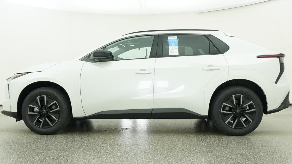 New 2026 Wind Chill Pearl Toyota XLE image 2