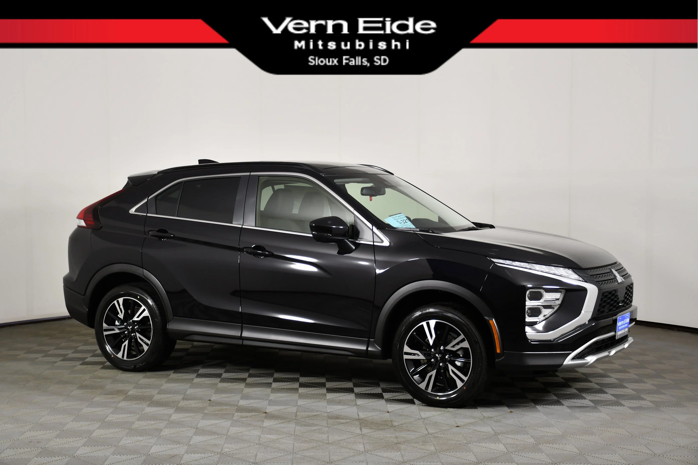 New 2026 Labrador Black Pearl Mitsubishi SE image 1