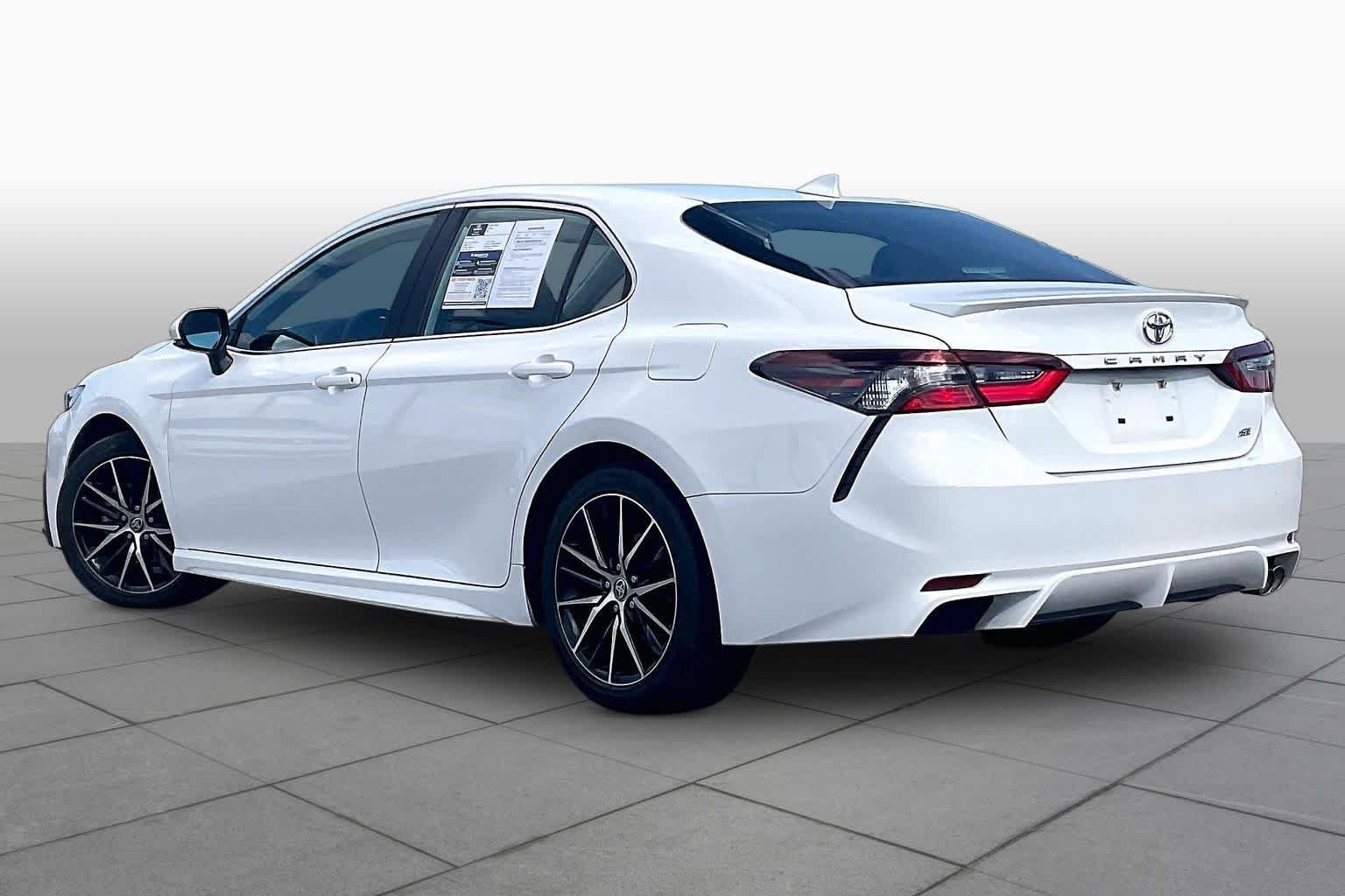 Used 2023 Ice Cap Toyota SE image 11