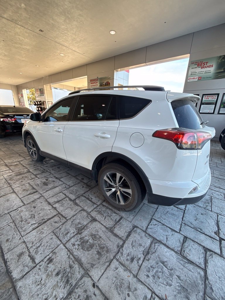 Used 2018 White Toyota XLE image 2