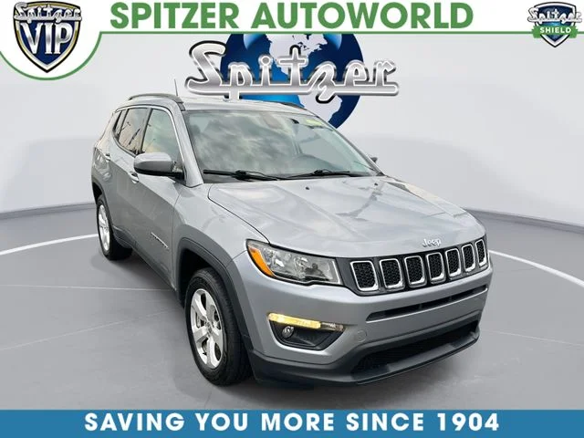 Used 2019 Silver Jeep Latitude image 1
