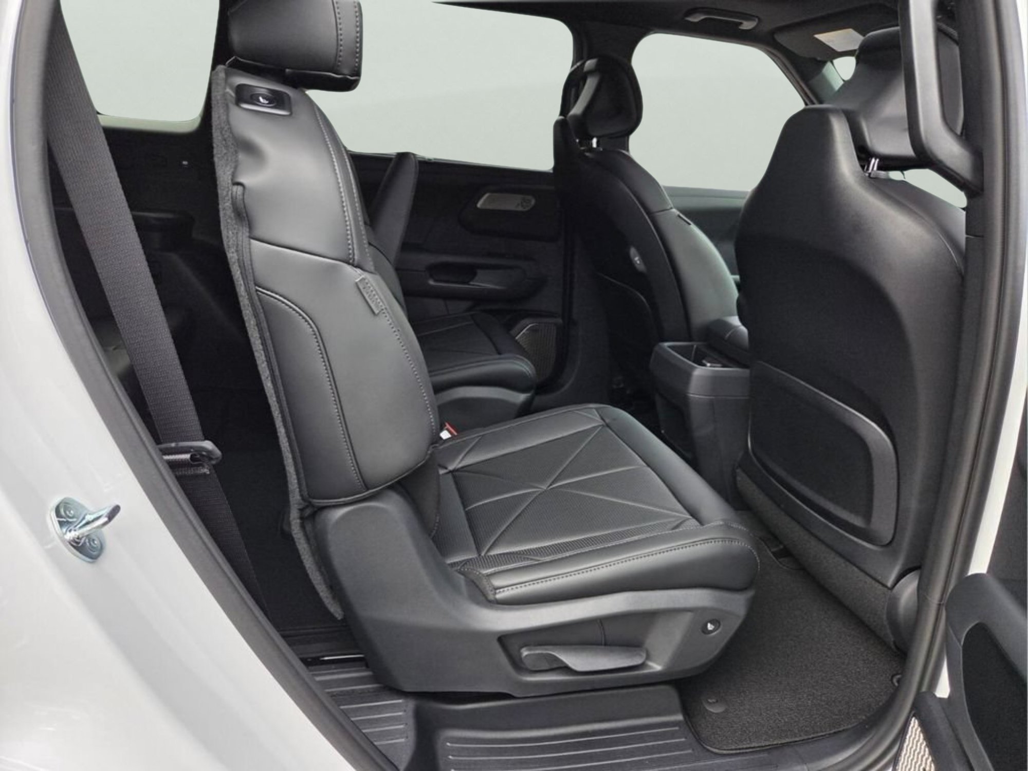 New 2027 Glacial White Pearl Kia SX image 15
