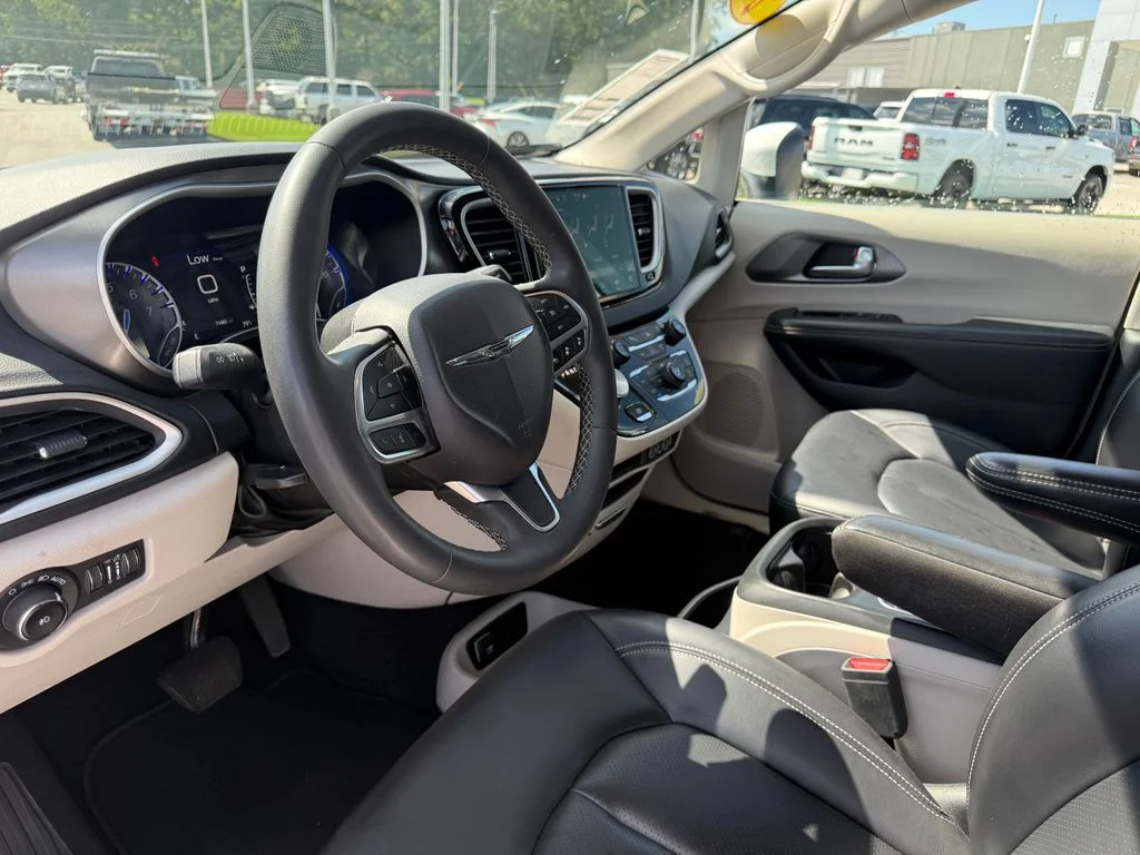 Used 2023 White Chrysler Touring L image 4