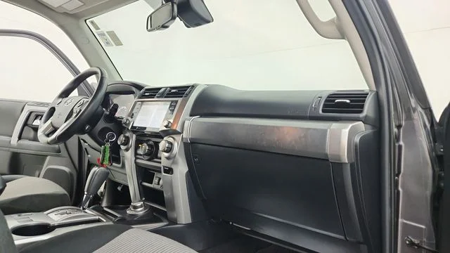 2020 Toyota 4Runner SR5 - Photo 18