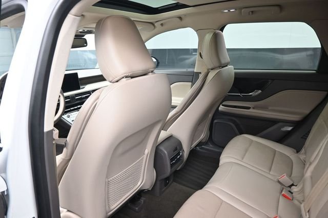 Used 2021 White Lincoln Reserve image 2