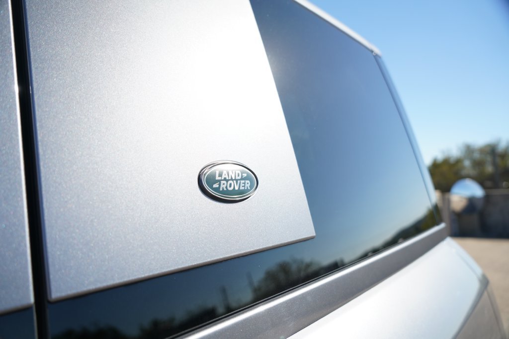 Used 2023  Land Rover S image 9