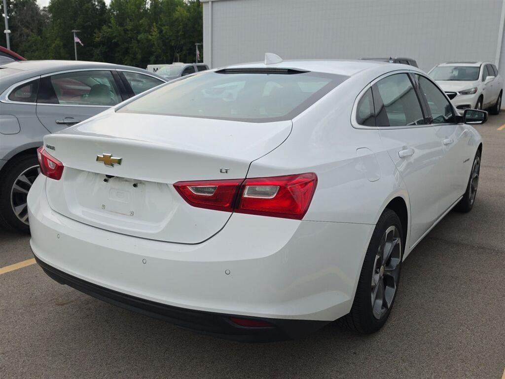 Used 2024 Summit White Chevrolet LT image 3