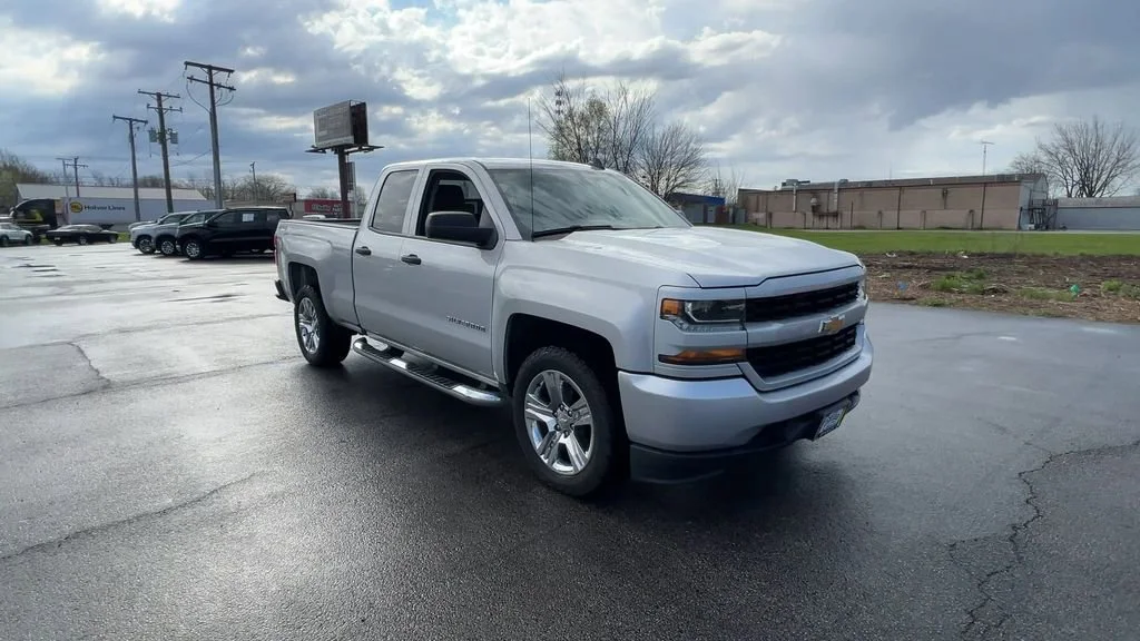 Certified 2018 Chevrolet Silverado 1500 Custom with VIN 1GCVKPEC5JZ259351 for sale in Morris, IL