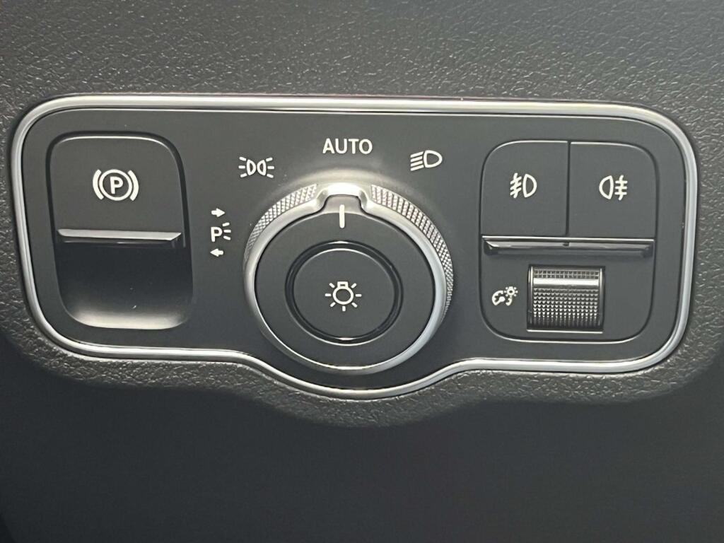 New 2026 Mountain Grey Metallic Mercedes-Benz GLB 250 image 33