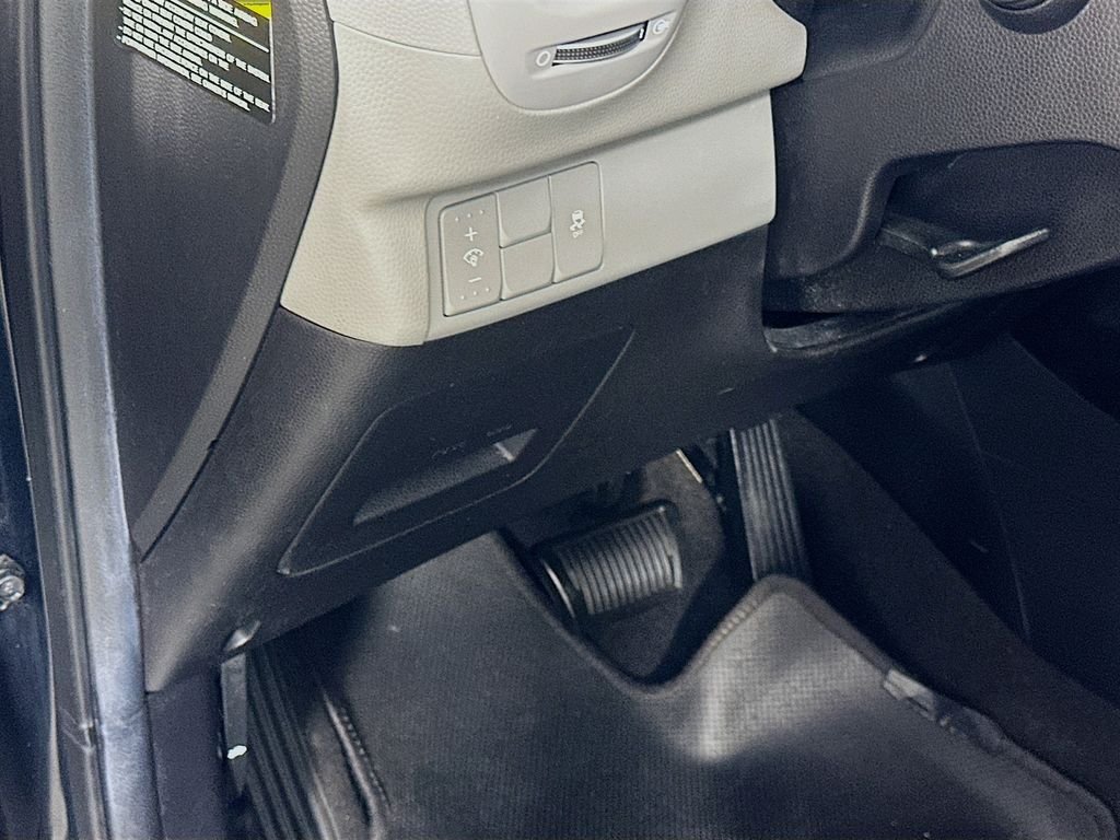 Used 2015 Black Kia Plus image 10