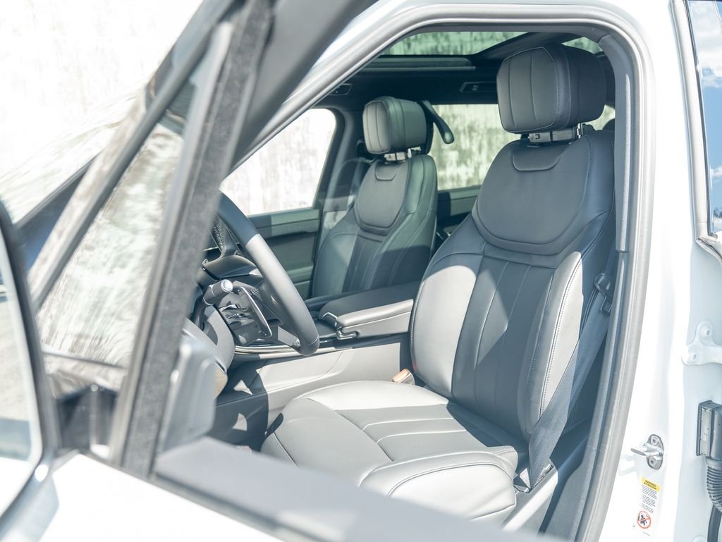 New 2026 Fuji White Land Rover Dynamic SE image 19