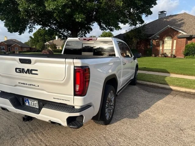 Used 2024 White Frost Tricoat GMC Denali Ultimate image 5