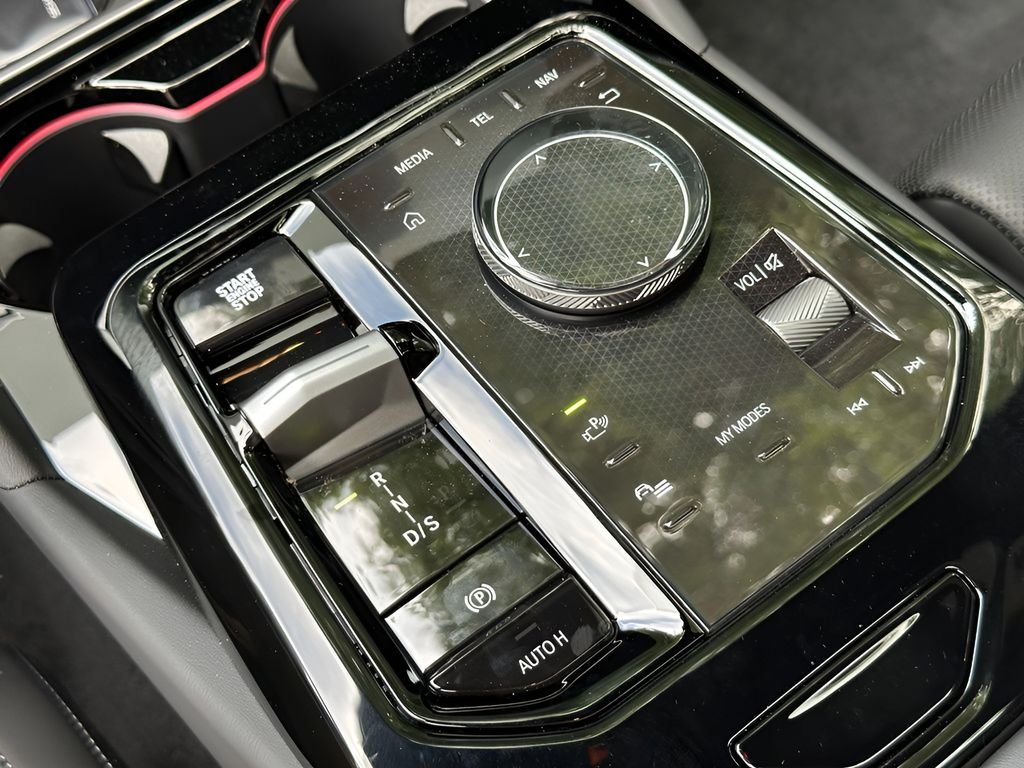 New 2027 Mineral White Metallic BMW 530i image 19