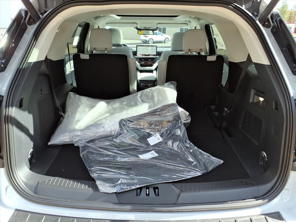 2026 Ford Explorer Platinum - Photo 13