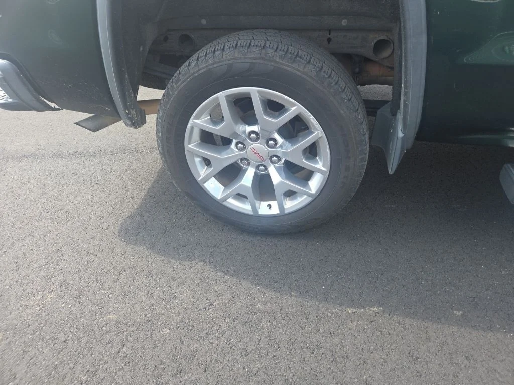 Used 2015 Green GMC SLT image 27