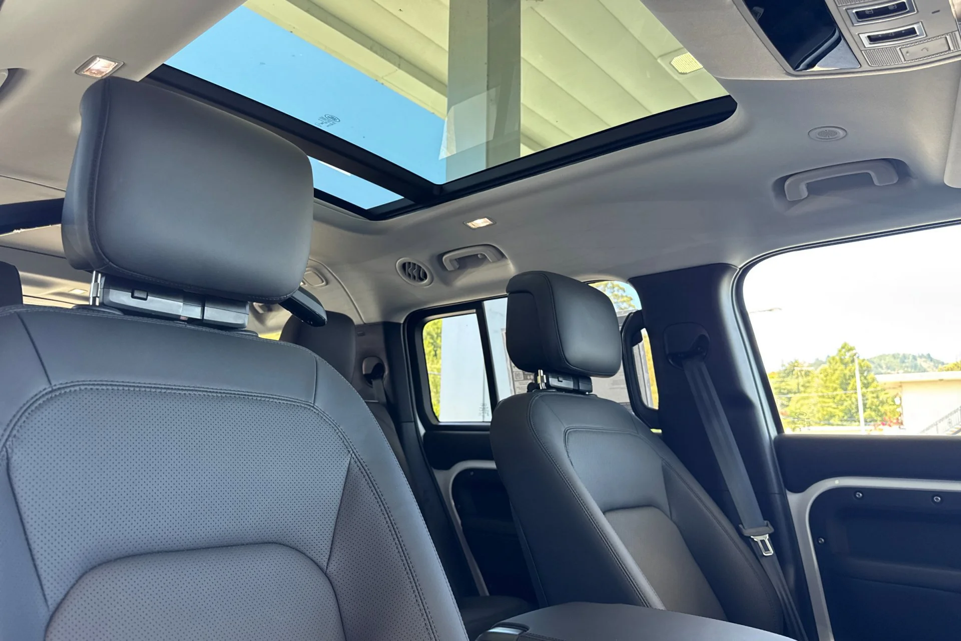 New 2026 Fuji White Land Rover S image 20
