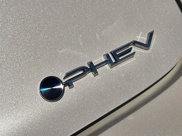 New 2026 Wind Chill Pearl <sup>1</sup> Toyota  SE image 8