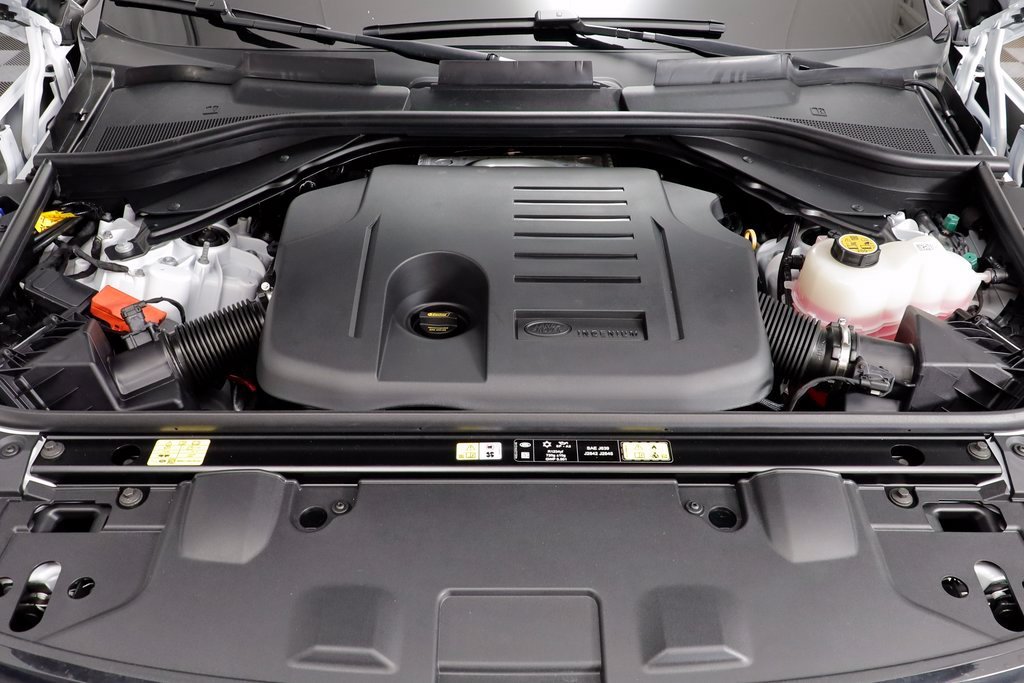 New 2025 Fuji White LAND ROVER SE PHEV image 24