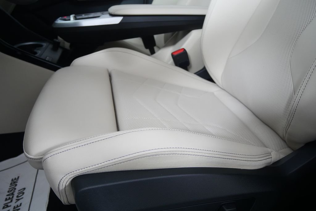 Certified Used 2024 Mineral White Metallic BMW xDrive28i image 9