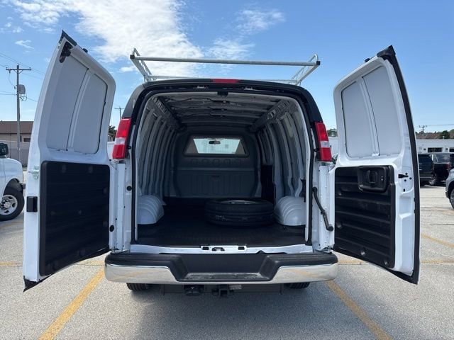 2026 Chevrolet Express Cargo Work Van - Photo 10