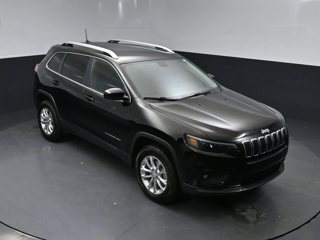 Used 2019 Black Jeep Latitude image 31